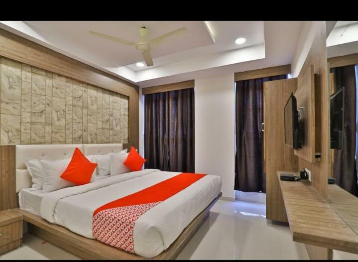 Hotel Pathik Villa Ahmedabad Exterior foto
